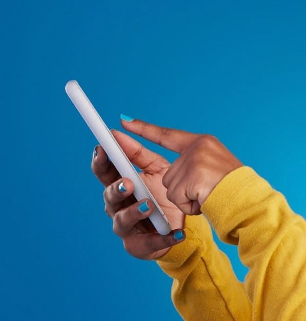 Un client écrit depuis son téléphone